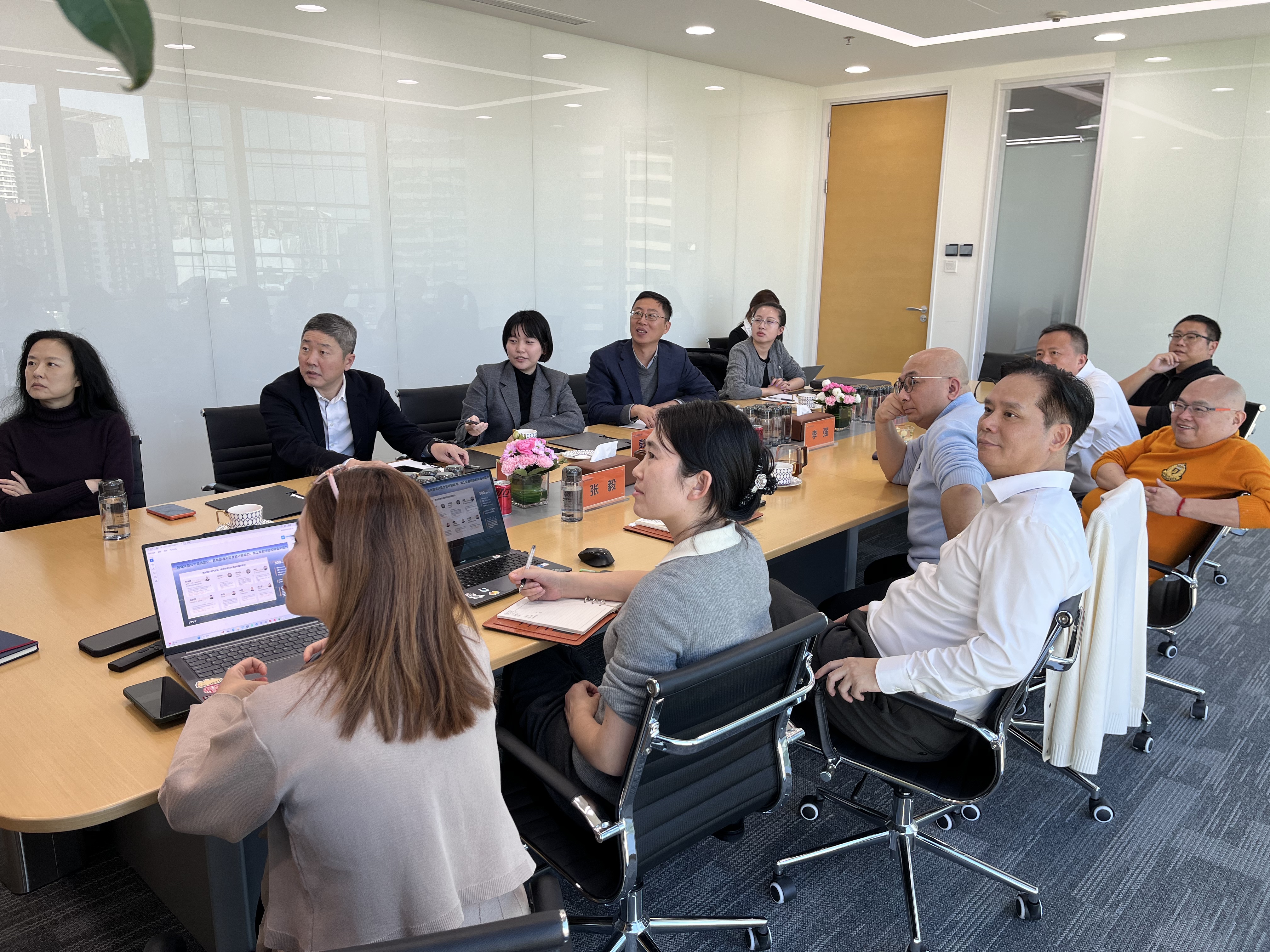 青岛政府重大项目办、东方空间及新紫光团队与我司就项目融资事宜举行专项沟通会