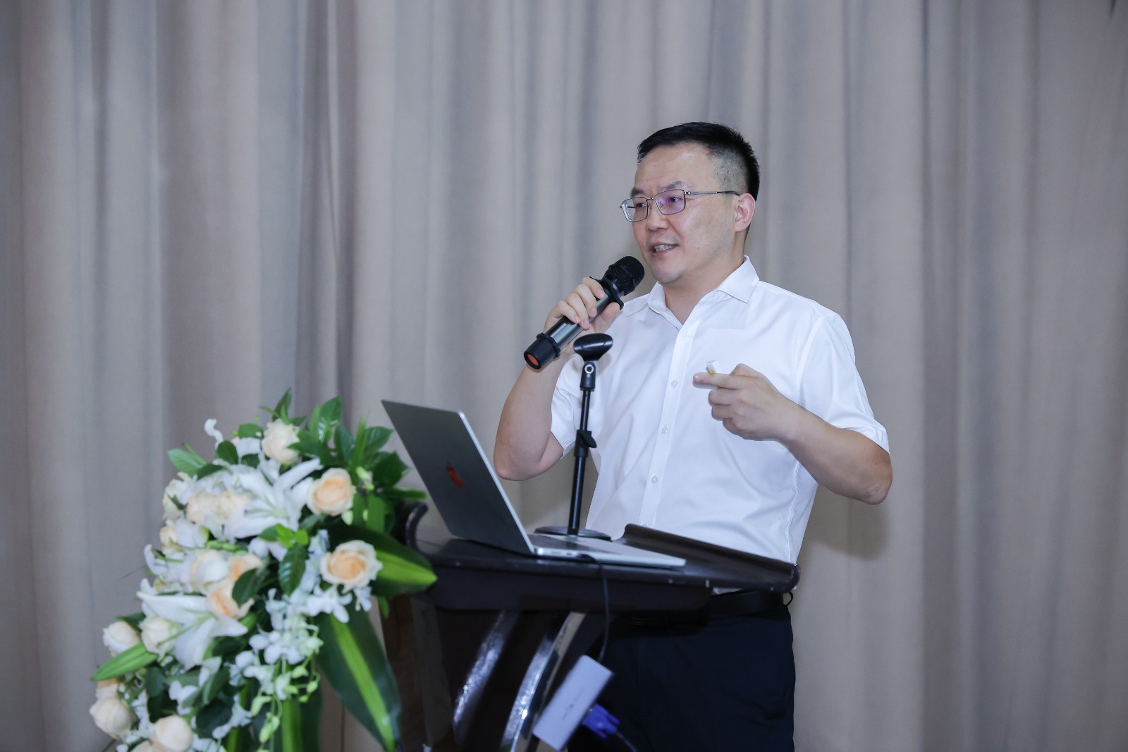 国药大健康产业有限公司总经理 丁维佐分享中医药与现代健康产品的结合模式